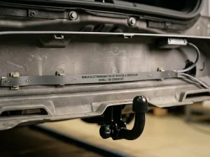 Bandă electromagnetică pentru asistență parcare fără găurirea bării de protecție.